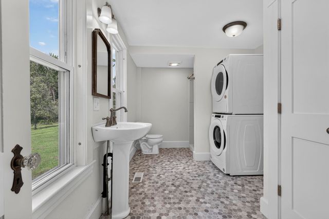 621 Bradford Road, Newport, NH 03773