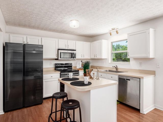 2001 Queens Meadow Lane, Grove City, OH 43123