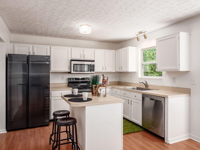 2001 Queens Meadow Lane, Grove City, OH 43123