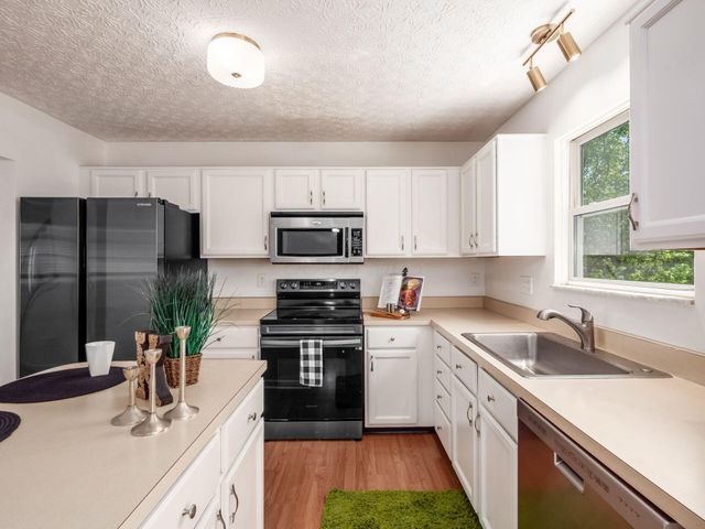 2001 Queens Meadow Lane, Grove City, OH 43123