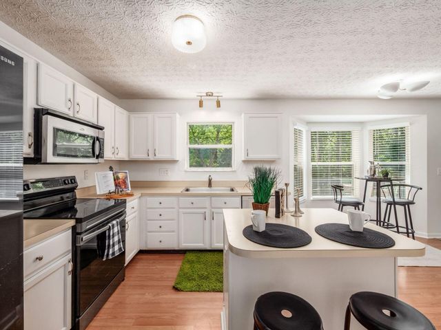 2001 Queens Meadow Lane, Grove City, OH 43123