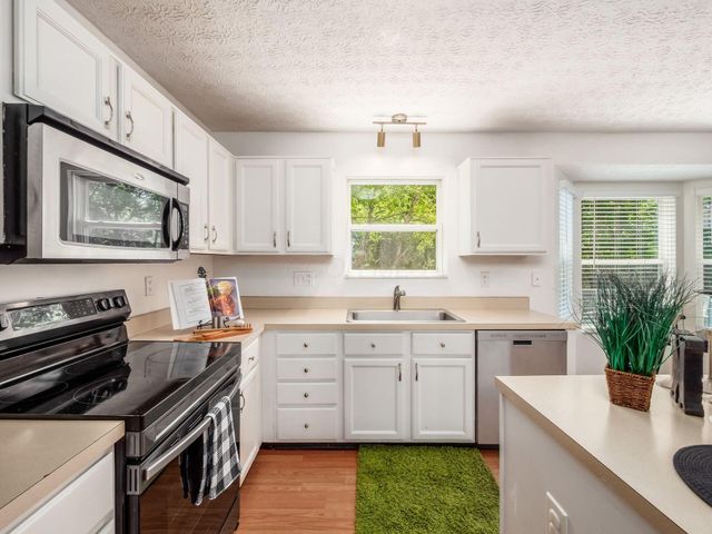 2001 Queens Meadow Lane, Grove City, OH 43123