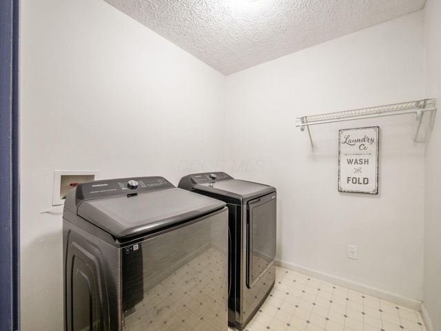 2001 Queens Meadow Lane, Grove City, OH 43123