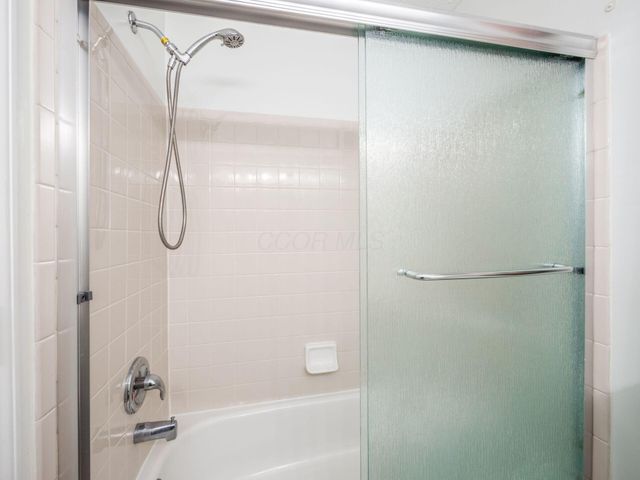 2001 Queens Meadow Lane, Grove City, OH 43123