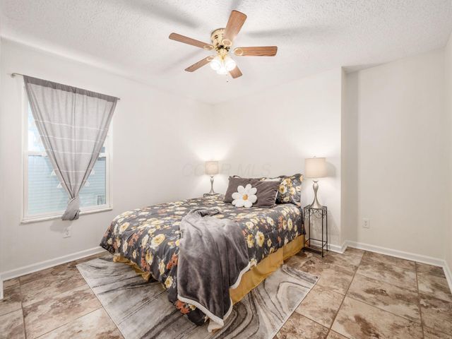 2001 Queens Meadow Lane, Grove City, OH 43123
