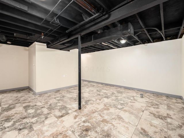 2001 Queens Meadow Lane, Grove City, OH 43123