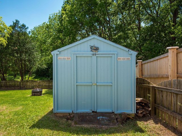 2001 Queens Meadow Lane, Grove City, OH 43123