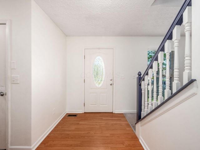 2001 Queens Meadow Lane, Grove City, OH 43123