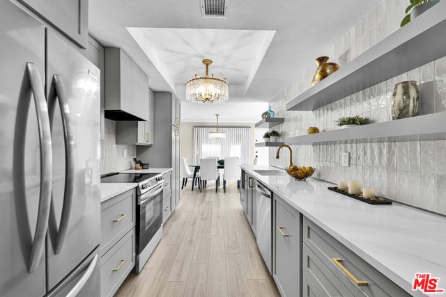 5800 Owensmouth Avenue 40, Woodland Hills (los Angeles), CA 91367