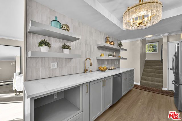 5800 Owensmouth Avenue 40, Woodland Hills (los Angeles), CA 91367