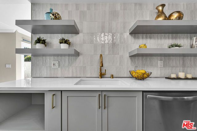 5800 Owensmouth Avenue 40, Woodland Hills (los Angeles), CA 91367