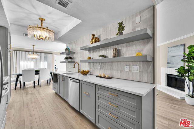 5800 Owensmouth Avenue 40, Woodland Hills (los Angeles), CA 91367