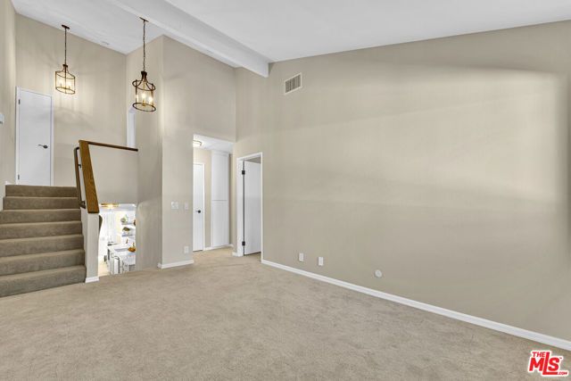 5800 Owensmouth Avenue 40, Woodland Hills (los Angeles), CA 91367