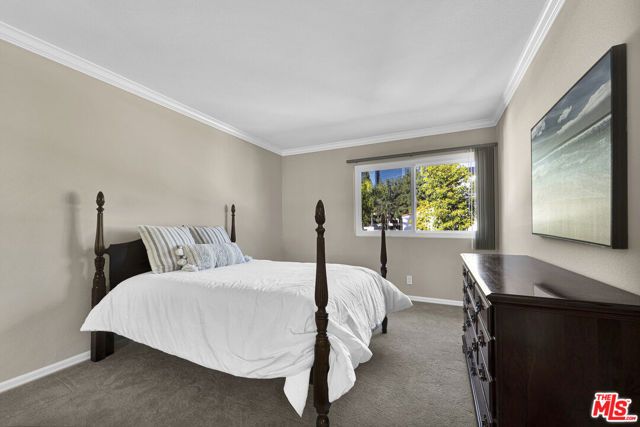 5800 Owensmouth Avenue 40, Woodland Hills (los Angeles), CA 91367