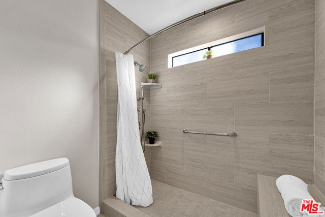 5800 Owensmouth Avenue 40, Woodland Hills (los Angeles), CA 91367