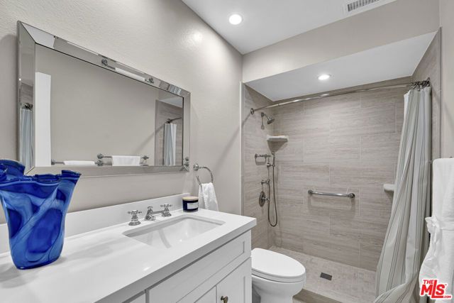 5800 Owensmouth Avenue 40, Woodland Hills (los Angeles), CA 91367