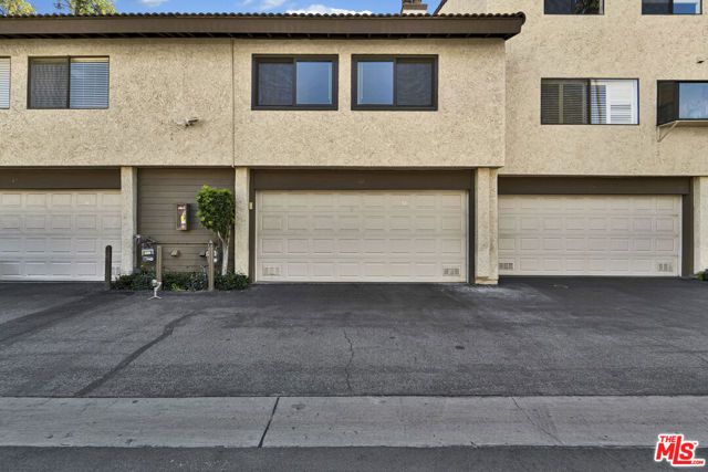 5800 Owensmouth Avenue 40, Woodland Hills (los Angeles), CA 91367