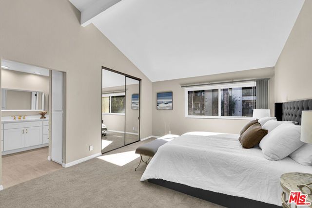 5800 Owensmouth Avenue 40, Woodland Hills (los Angeles), CA 91367