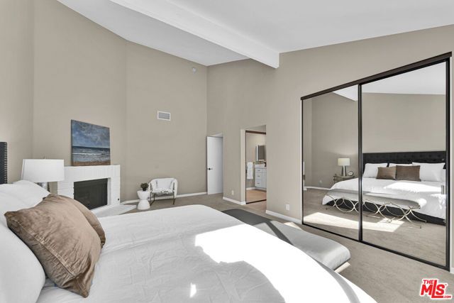 5800 Owensmouth Avenue 40, Woodland Hills (los Angeles), CA 91367