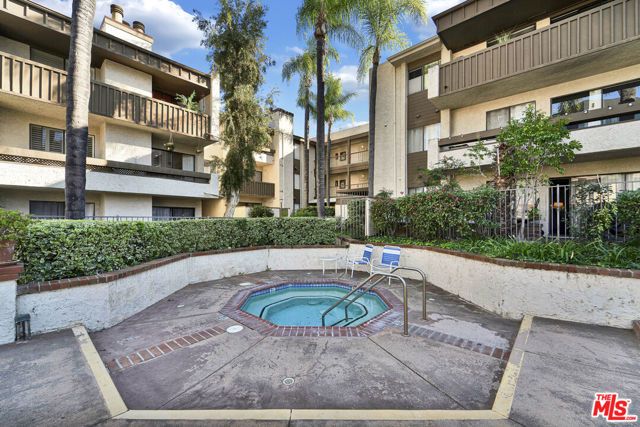 5800 Owensmouth Avenue 40, Woodland Hills (los Angeles), CA 91367