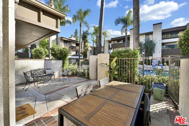 5800 Owensmouth Avenue 40, Woodland Hills (los Angeles), CA 91367