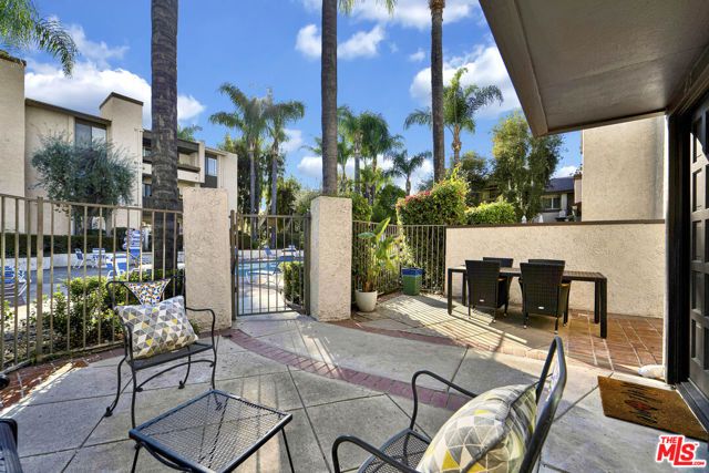 5800 Owensmouth Avenue 40, Woodland Hills (los Angeles), CA 91367