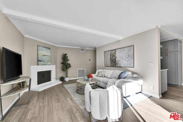 5800 Owensmouth Avenue 40, Woodland Hills (los Angeles), CA 91367