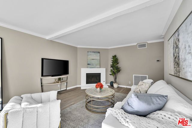 5800 Owensmouth Avenue 40, Woodland Hills (los Angeles), CA 91367