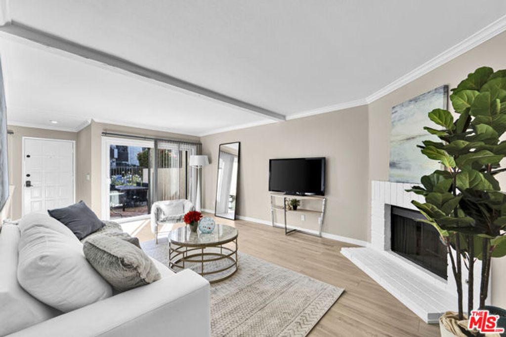 5800 Owensmouth Avenue 40, Woodland Hills (los Angeles), CA 91367