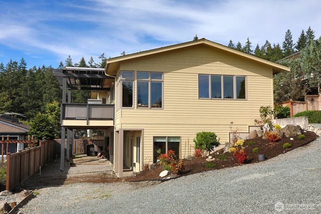 663 Windmill Drive, Freeland, WA 98249