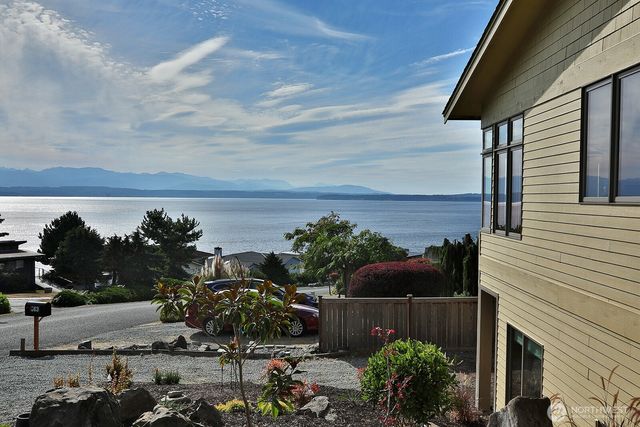 663 Windmill Drive, Freeland, WA 98249