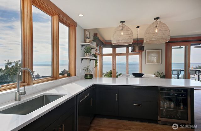 663 Windmill Drive, Freeland, WA 98249