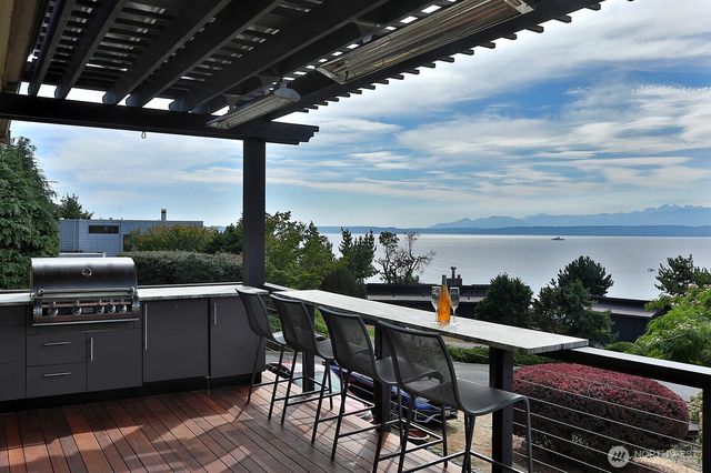 663 Windmill Drive, Freeland, WA 98249