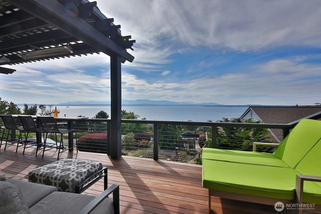 663 Windmill Drive, Freeland, WA 98249