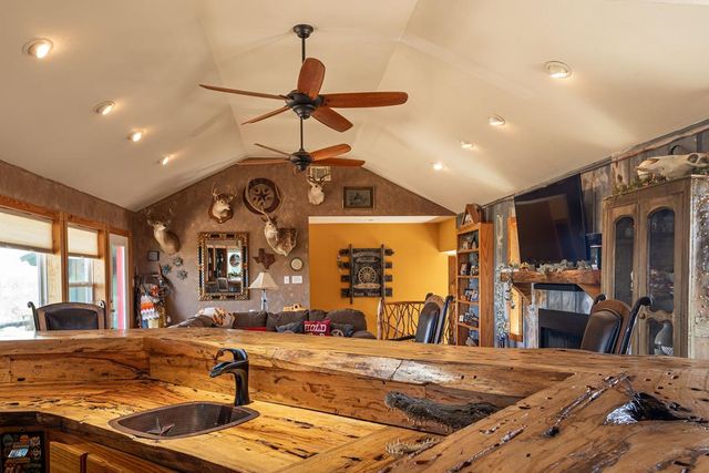 290 SW Japonica Road, Hunt, TX 78024