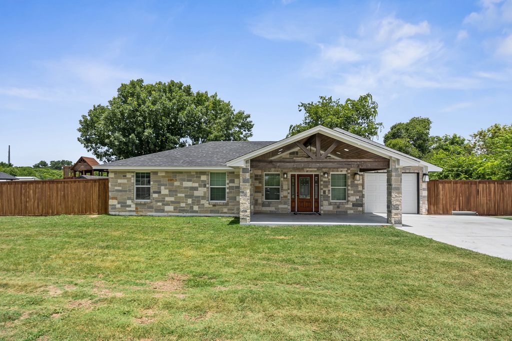 318 Franklin Road, Eddy, TX 76524
