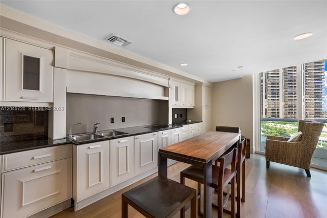 20155 NE 38th Court 904, Aventura, FL 33180