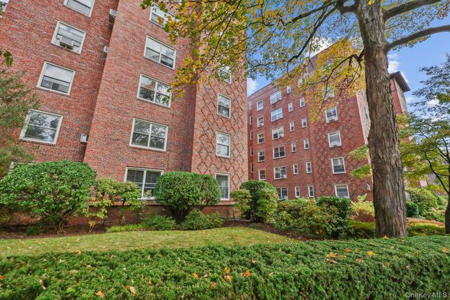 250 Bronxville Road 2G, Bronxville, NY 10708
