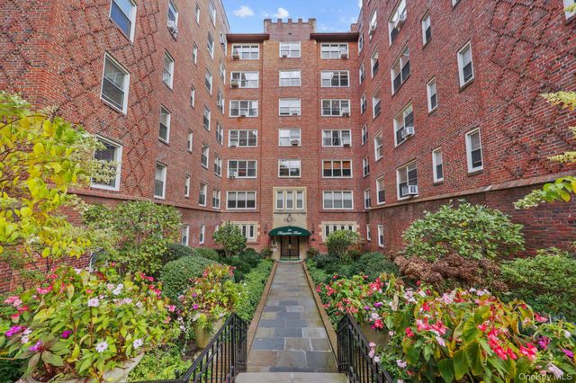 250 Bronxville Road 2G, Bronxville, NY 10708