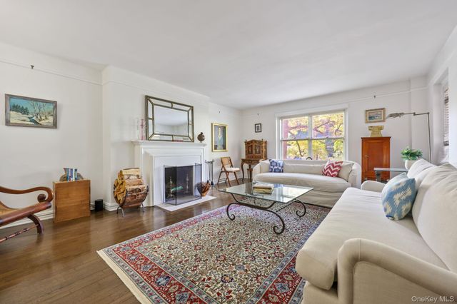 250 Bronxville Road 2G, Bronxville, NY 10708