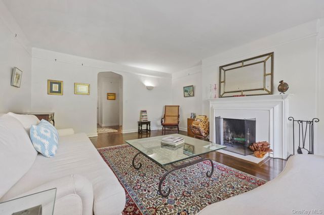 250 Bronxville Road 2G, Bronxville, NY 10708