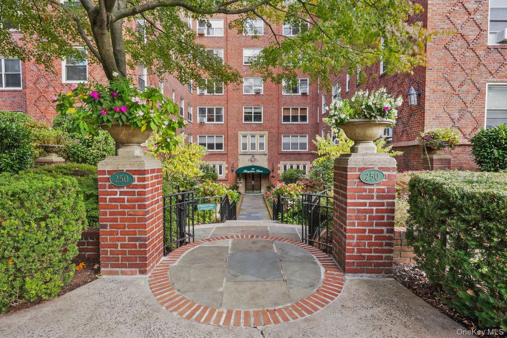 250 Bronxville Road 2G, Bronxville, NY 10708