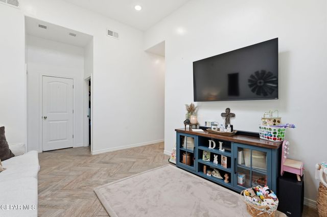 301 Park Vista Place, Horizon City, TX 79928