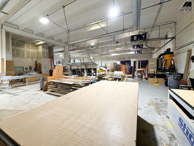 5261 NW 161st St, Miami Gardens, FL 33014