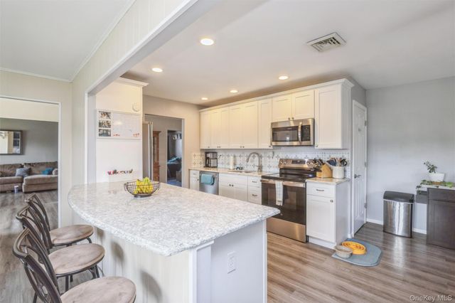 35 Norman Drive, Bohemia, NY 11716