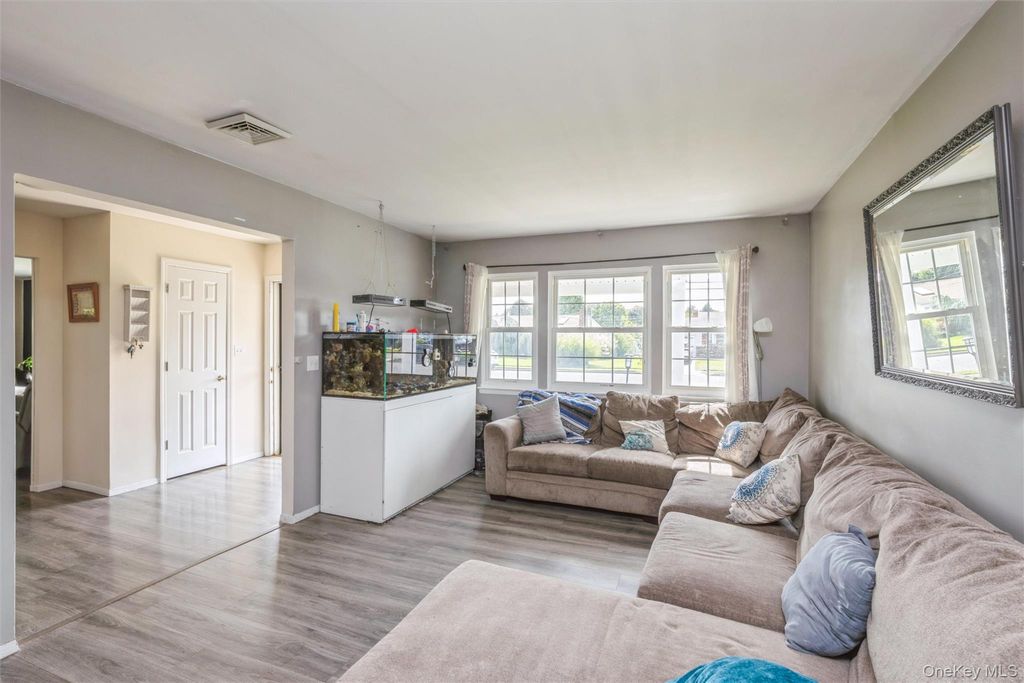 35 Norman Drive, Bohemia, NY 11716 — photo 3