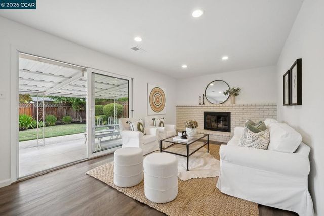 866 Wilmore Ave, Concord, CA 94518
