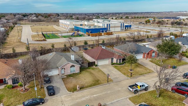 6318 Brookbriar Court, Arlington, TX 76018