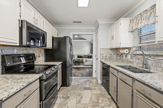 6318 Brookbriar Court, Arlington, TX 76018