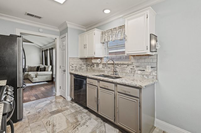 6318 Brookbriar Court, Arlington, TX 76018